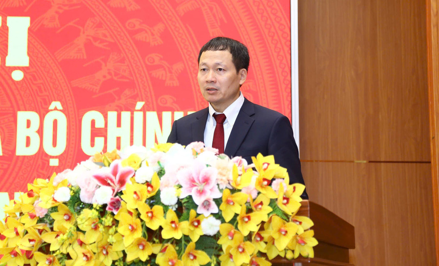 Tân Bí thư Tỉnh ủy Đồng Nai Vũ Hồng Văn phát biểu nhận nhiệm vụ. tan-bi-thu-tinh-uy-dong-nai-1.jpg