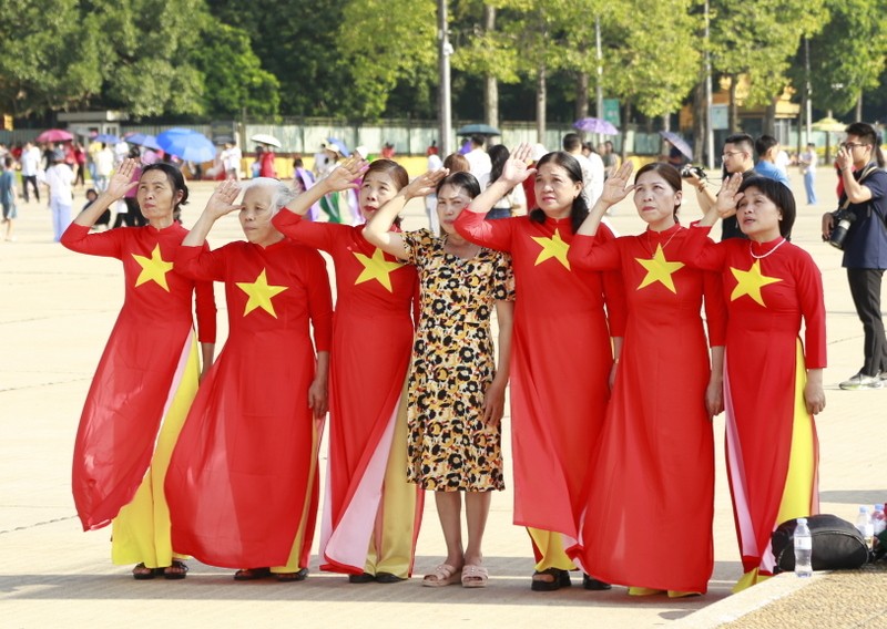 Người dân đến thăm Lăng Bác. Ảnh: Ban Quản lý Lăng Chủ tịch Hồ Chí Minh