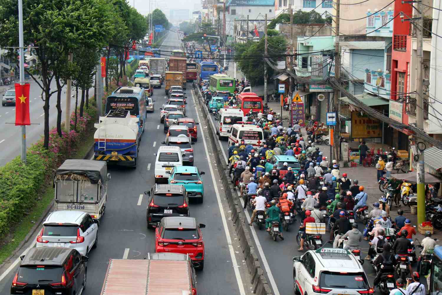 Quốc lộ 22 sẽ đươc mở rộng lên 60m, 10 làn xe.  Ảnh: Minh Quân