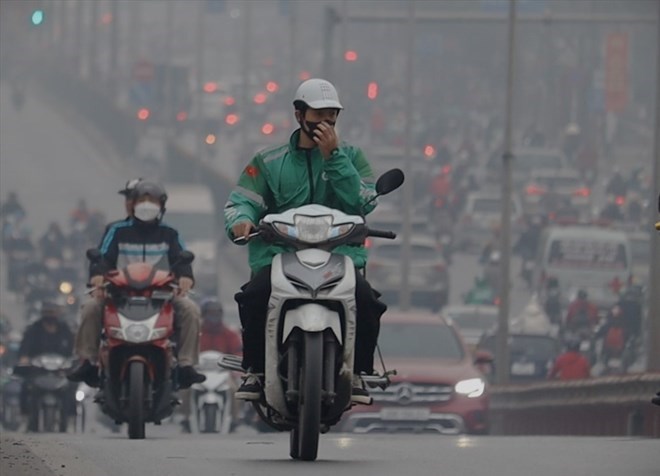 Tình trạng ô nhiễm không khí diễn ra nhiều ngày ở Hà Nội ngày càng trầm trọng. Ảnh: Diệu Thơm
