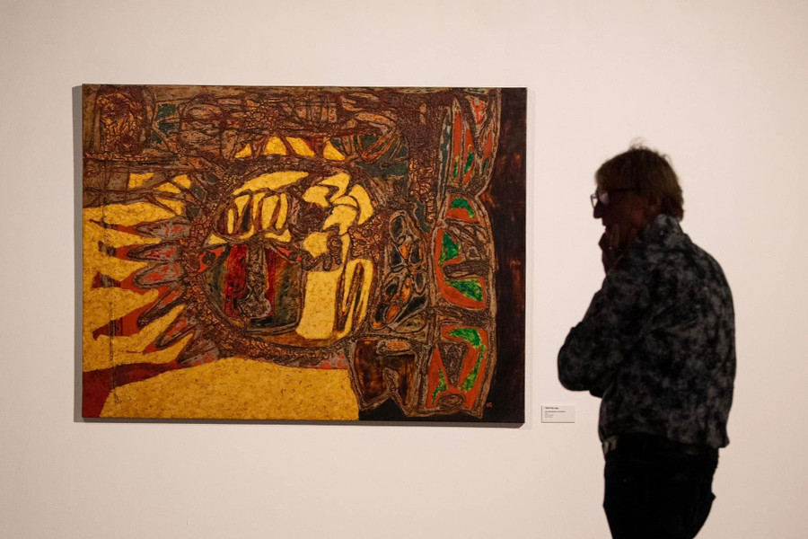 Tranh của Trịnh Tuân và Kim Công Hoa - tuy khác nhau về phong cách nhưng đều chung ý niệm về tình yêu và sáng tạo. ton-vinh-tinh-yeu-qua-son-mai-5.jpg