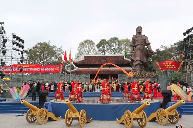 Lễ hội truyền thống - nguồn lực phát triển công nghiệp văn hóa