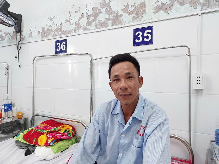 "Nhờ sự chăm sóc tận tình và hướng dẫn các bài tập cũng như chế độ dinh dưỡng nên sau 8 ngày điều trị tay chân tôi đã đỡ hẳn", anh Hiệu nói. "Nhờ sự chăm sóc tận tình và hướng dẫn các bài tập cũng như chế độ dinh dưỡng nên sau 8 ngày điều trị tay chân tôi đã đỡ hẳn", anh Hiệu nói.