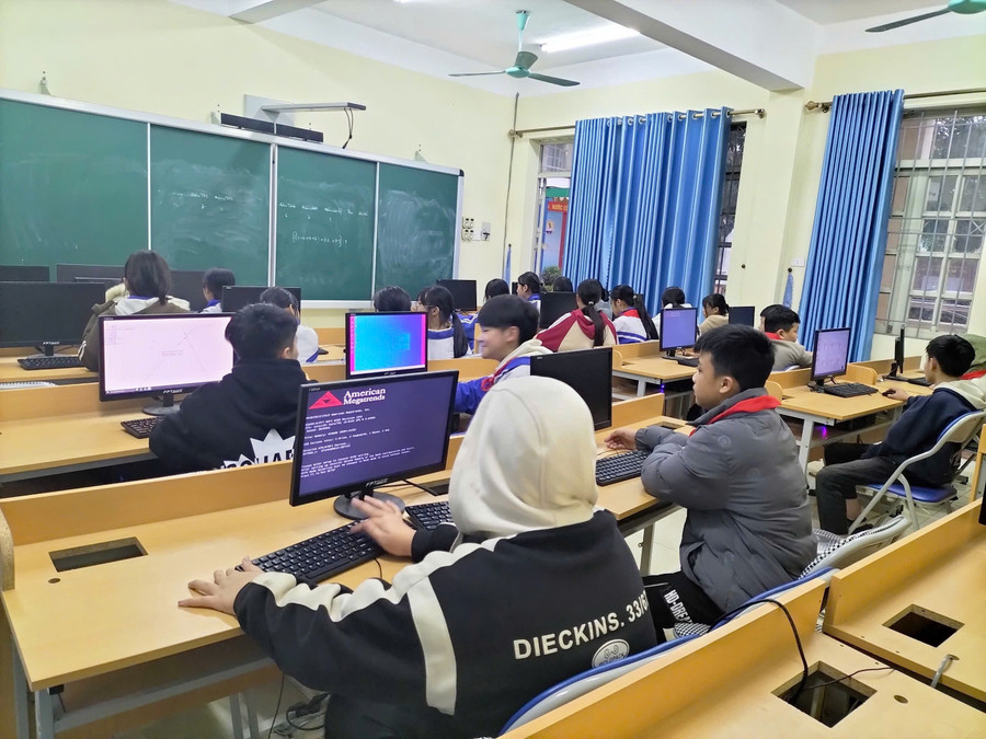 Cải thiện cơ sở vật chất giúp trò dễ tiếp thu bài hơn. dong-tan-1.jpg