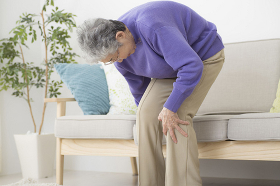 Nếu năng lượng dương của cơ thể không đủ, tứ chi sẽ bị lạnh, đặc biệt đối với người già. (Ảnh: ITN) 2-neu-nang-luong-duong-cua-co-the.jpg