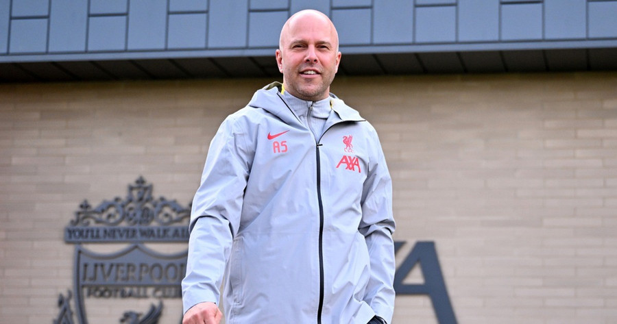 HLV Arne Slot quyết thắng PSG ở lượt về vòng 1/8 Champions League hung.jpg