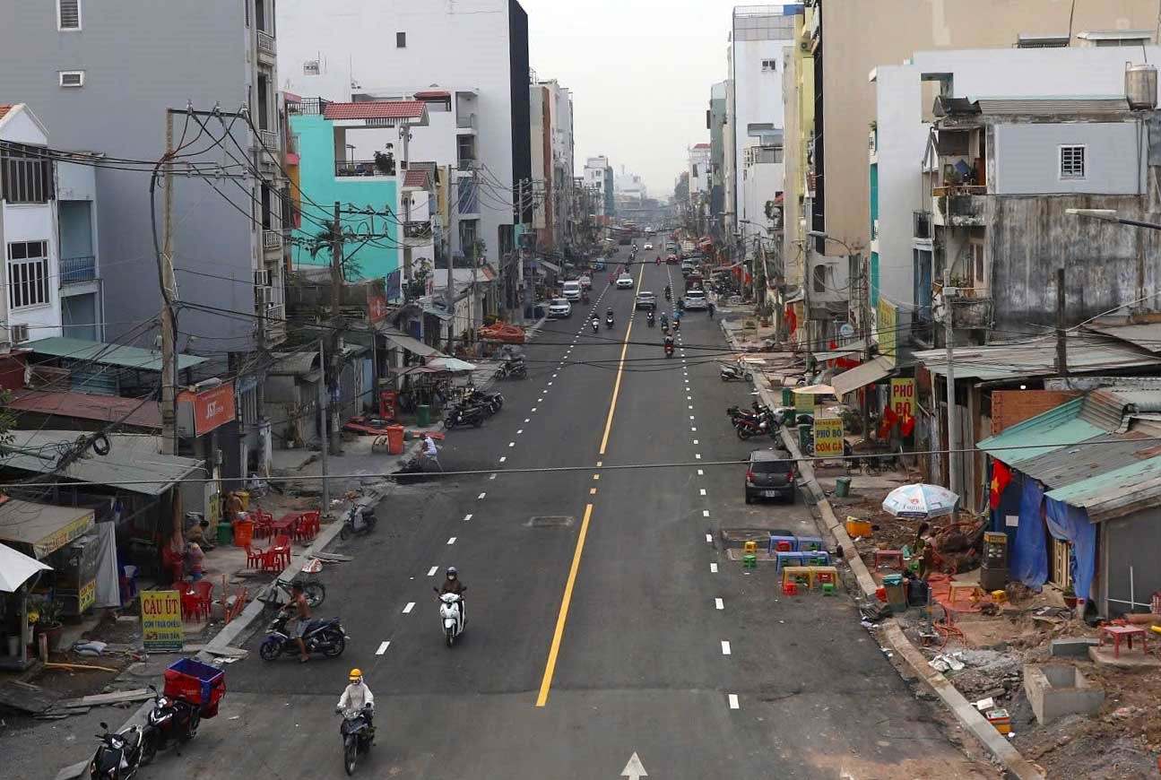 Dự án mở rộng đường Hoàng Hoa Thám đã thông xe giai đoạn 1.  Ảnh: Minh Quân