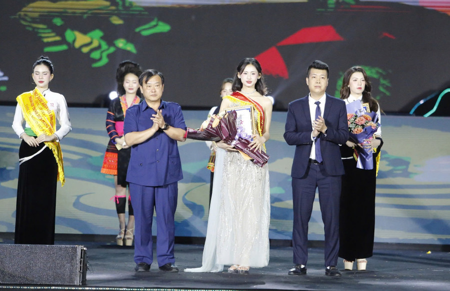 nguoi-dep-hoa-ban-2.jpg