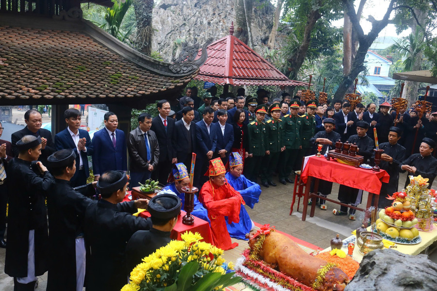 ve-tram-mac-cua-ngoi-den-tho-duc-thanh-duong-tu-minh-3.jpg