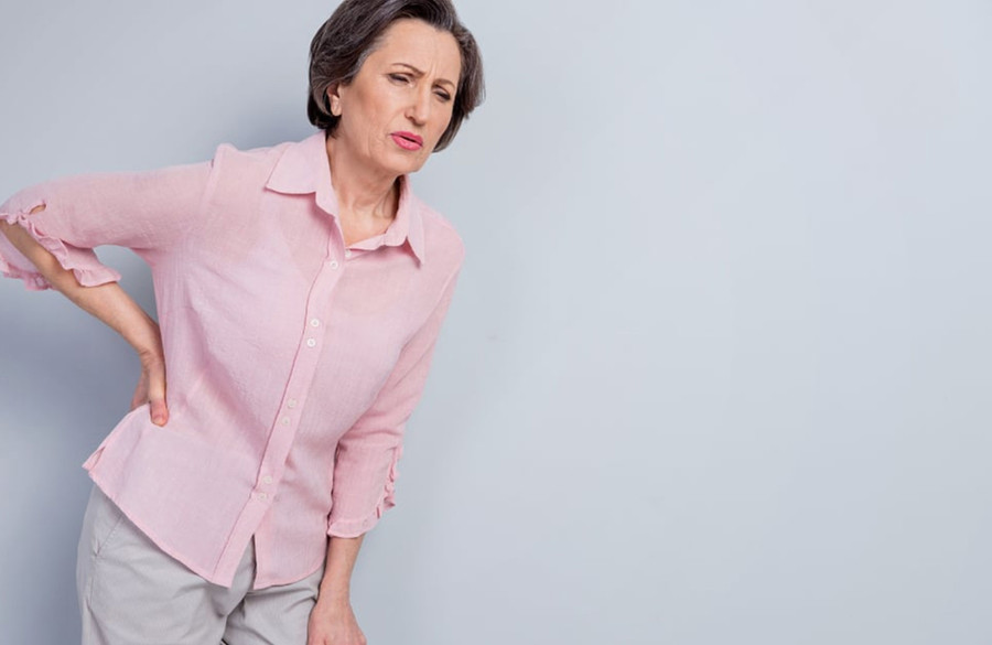 Các chuyên gia đặc biệt nhắc nhở rằng phụ nữ sau thời kỳ mãn kinh dễ bị loãng xương hơn. (Ảnh: ITN) 2-cac-chuyen-gia-dac-biet-nhac-nho.jpg