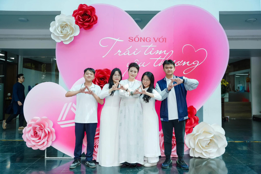 Cô trò Trường Lương Thế Vinh, cơ sở Cầu Giấy, Hà Nội. ltv-5.jpg