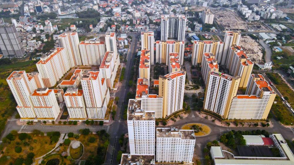 Cảnh vật nơi đây mang vẻ hoang vắng vì bị bỏ không quá lâu.