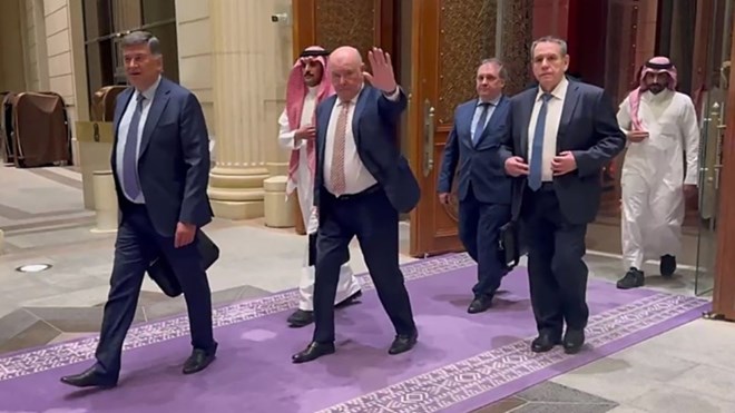 EU ngồi trên lửa khi Nga - Mỹ đàm phán