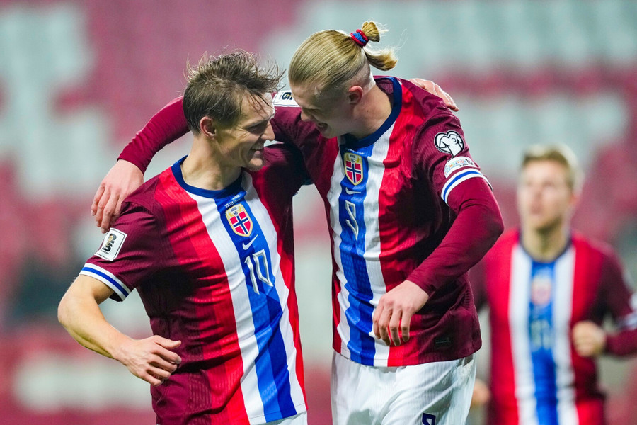 Erling Haaland ăn mừng bàn thắng cùng người kiến tạo Martin Odegaard. 8e0dd297-177f-44e6-b47c-71a7031e.jpg