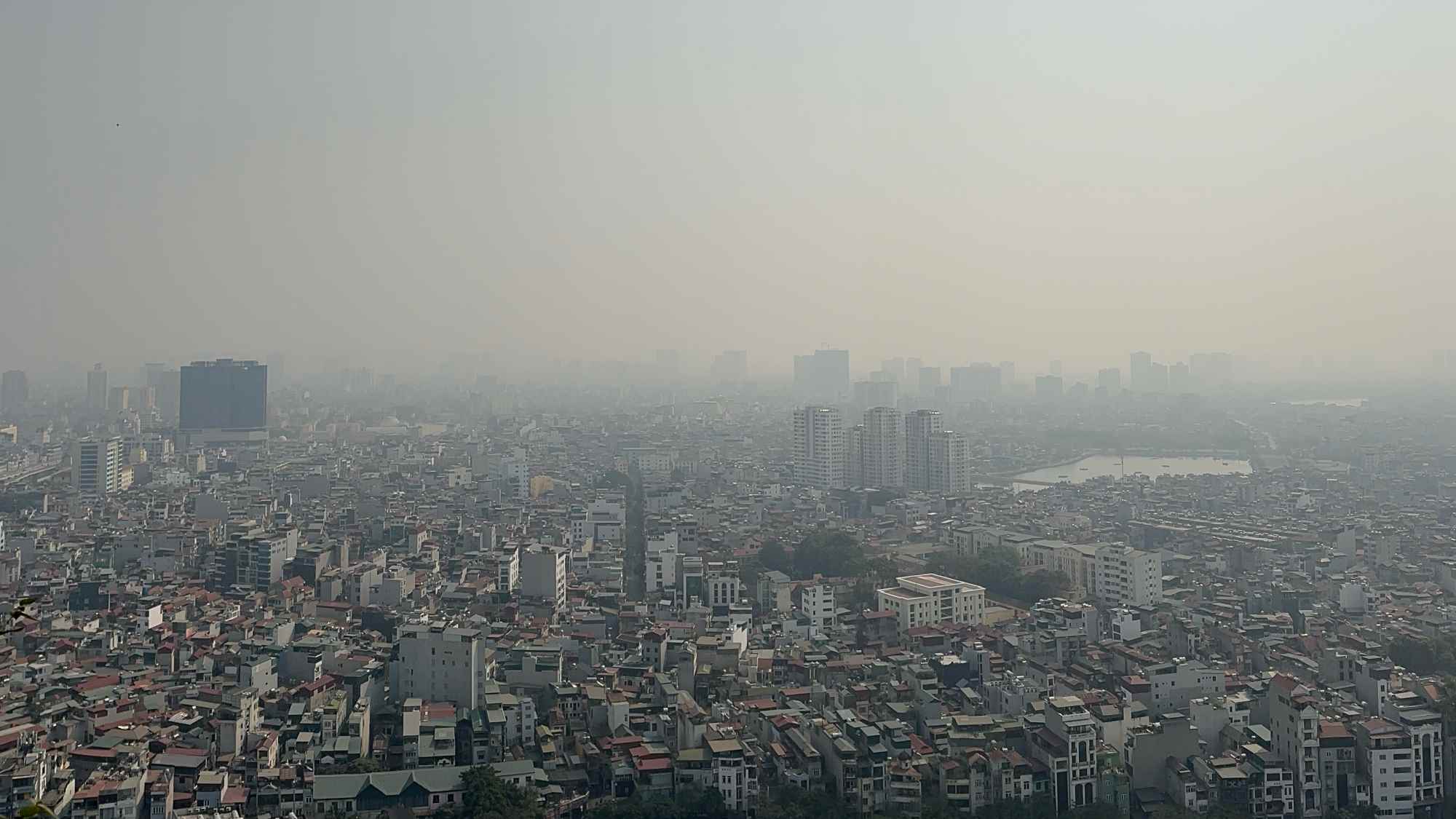 Từ đầu năm 2025, nhiều ngày Hà Nội lọt top thành phố ô nhiễm nhất thế giới. Ảnh: Việt Anh.