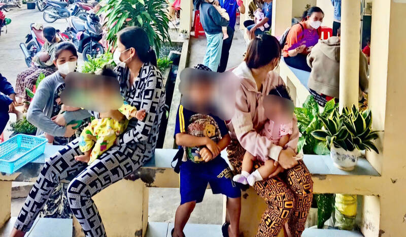 Đến nay, toàn tỉnh có trên 95% trẻ em từ 6 - 10 tuổi được tiêm vaccine phòng bệnh sởi. Ảnh: Hoàng Lộc