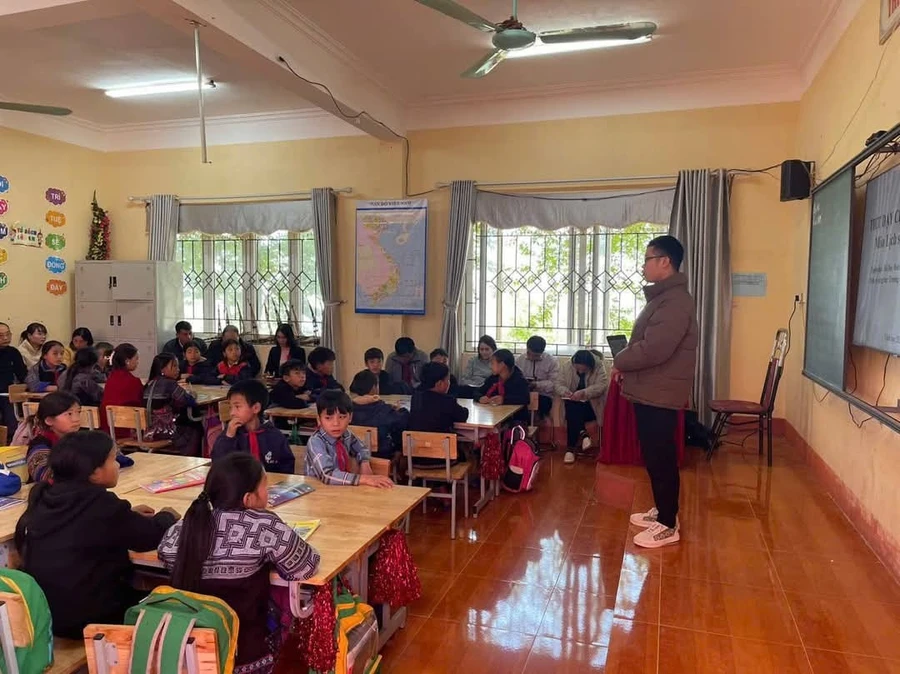 Nhiều chính sách thu hút giáo viên công tác lâu dài, gắn bó với các vùng khó khăn tại Yên Bái.