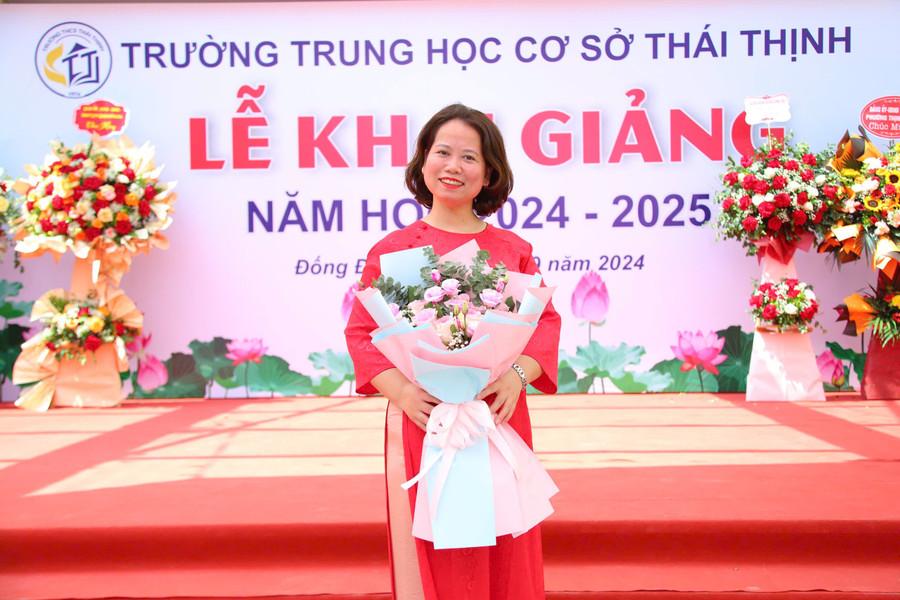 Cô Phùng Thu Hằng có nhiều năm kinh nghiệm giảng dạy Ngữ văn tại Hà Nội. Ảnh: NVCC. phung-thu-hang.jpg