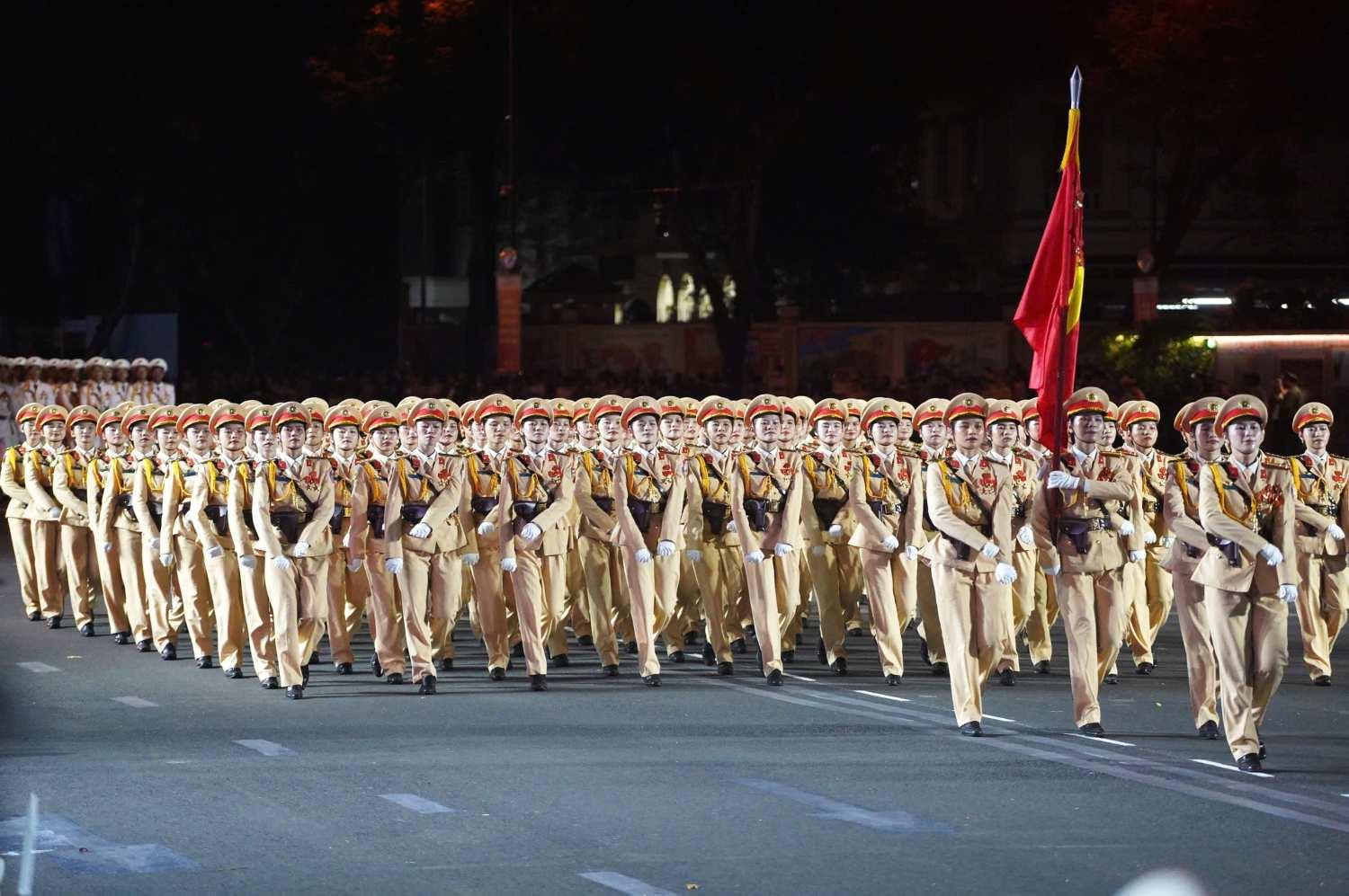 Khối nữ sĩ quan Cảnh sát giao thông.
