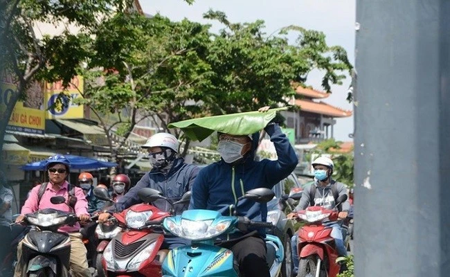 Thời tiết hôm nay 22/4: Bắc Bộ, Nam Bộ nắng nóng gắt, chiều mưa rào