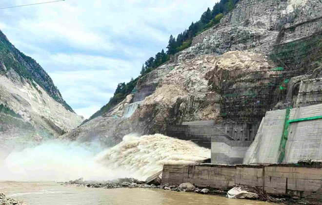 Dấu mốc quan trọng của đập thủy điện cao nhất thế giới ở Trung Quốc