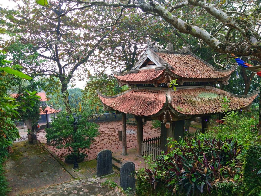 Nhà bia – nơi đặt bia tháp Sùng Thiện Diên Linh do vua Lý Nhân Tông chỉ đạo tạo tác. long-doi-son-3.jpg