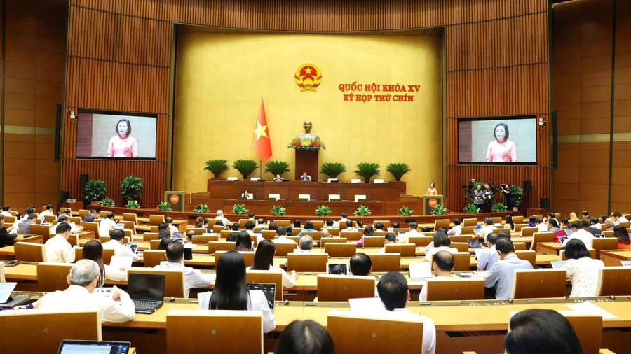 Toàn cảnh phiên họp sáng 12/5.