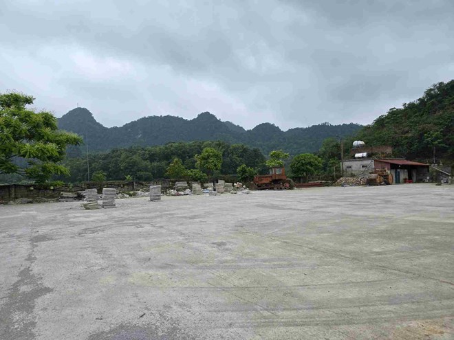 Bến xe Trùng Khánh bỏ hoang, biến thành bãi chứa vật liệu