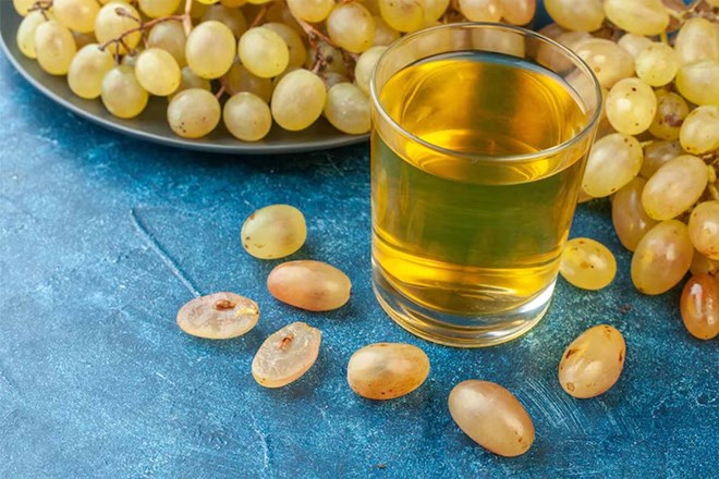 Những lưu ý và cách sử dụng dầu hạt nho trong chăm sóc tóc và da đầu
