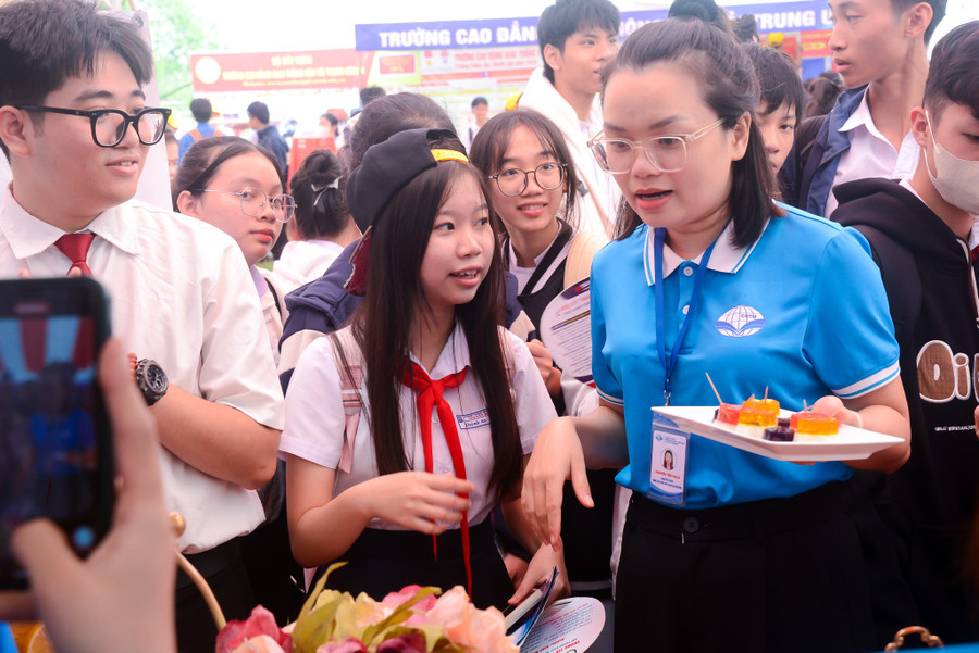 phan-luong-vao-lop-10.jpg