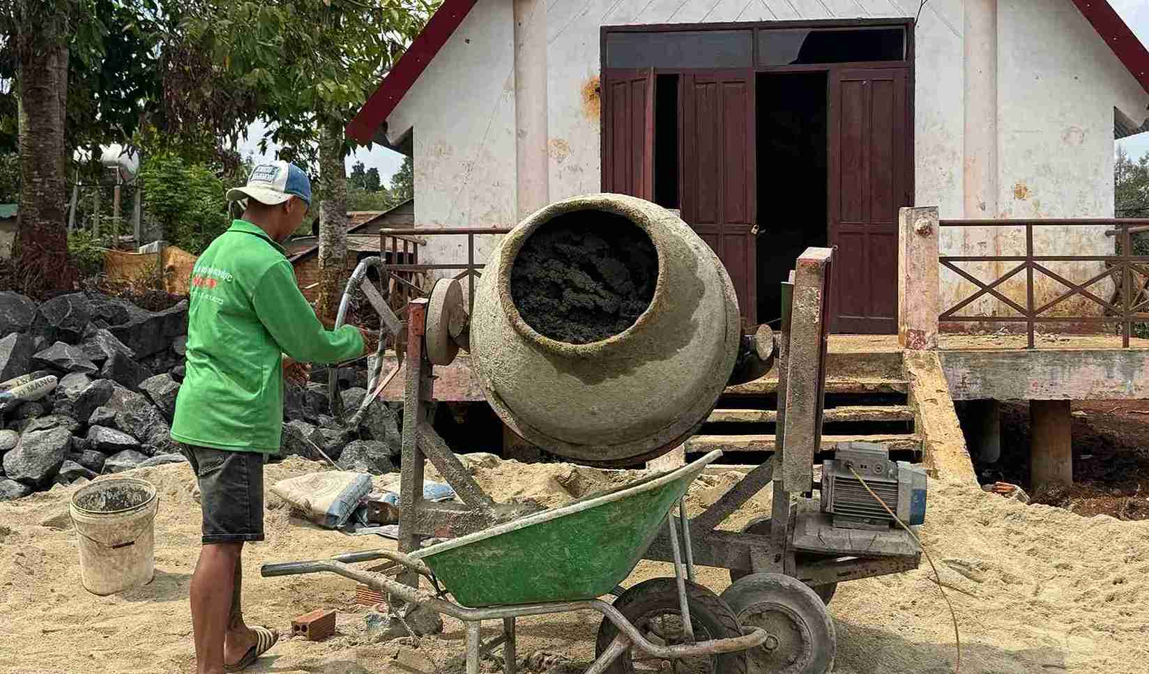 Nhà văn hóa buôn Mrưm được cải tạo, nâng cấp. Ảnh: Bảo Trung