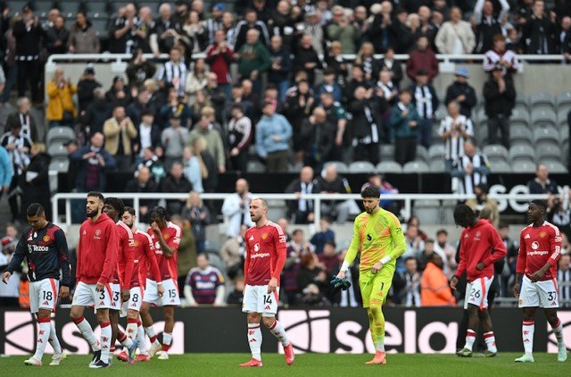 Thành tích của Man United tại Premier League mùa này là không thể chấp nhận.  Ảnh: AFP