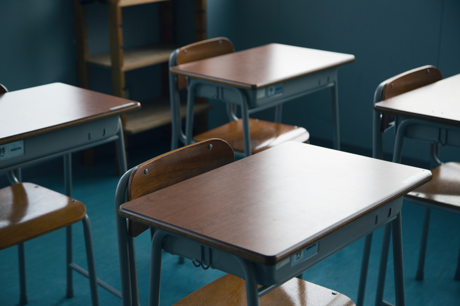 Theo dữ liệu của Chính phủ Anh, trẻ em có nhu cầu đặc biệt vẫn tiếp tục nghỉ học với tỷ lệ cao hơn nhiều so với những trẻ khác. Ảnh: INT hoc-sinh-anh-nghi-hoc-o-muc-bao-dong-1.jpg