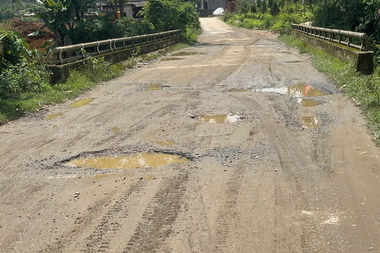 Việc sớm sửa chữa, nâng cấp giúp đảm bảo an toàn giao thông cho người dân khi di chuyển. Ảnh: Đinh Đại