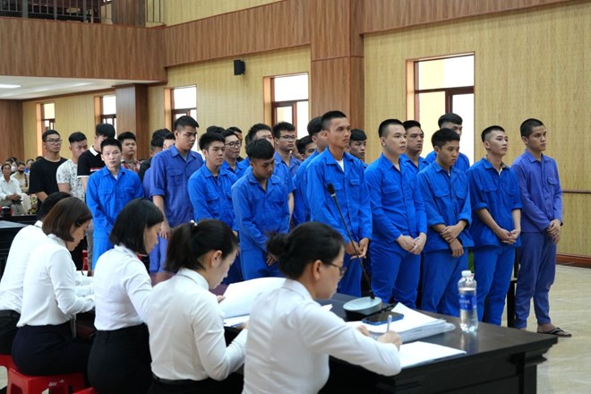 35 thanh thiếu niên lãnh án vì tụ tập dùng hung khí đánh nhau, phá hủy tài sản