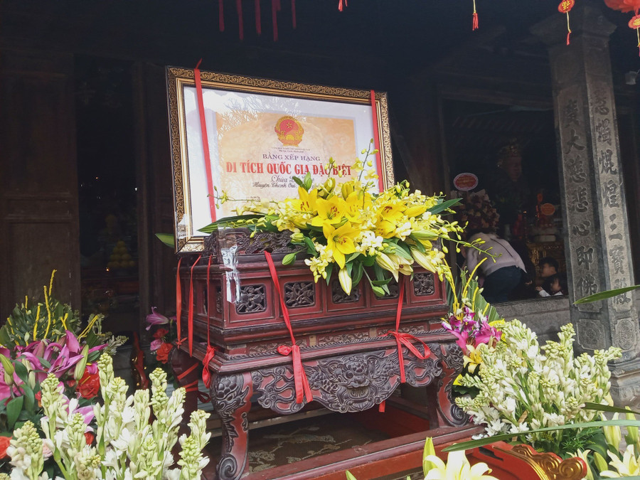 Ngày 7/2 (mùng 10 tháng Giêng), UBND huyện Thanh Oai và nhân dân địa phương trang trọng tổ chức Lễ đón nhận bằng xếp hạng Di tích quốc gia đặc biệt. den-chua-boi-khe-nghe-huyen-tich-la-ve-duc-thanh-boi-6.jpg