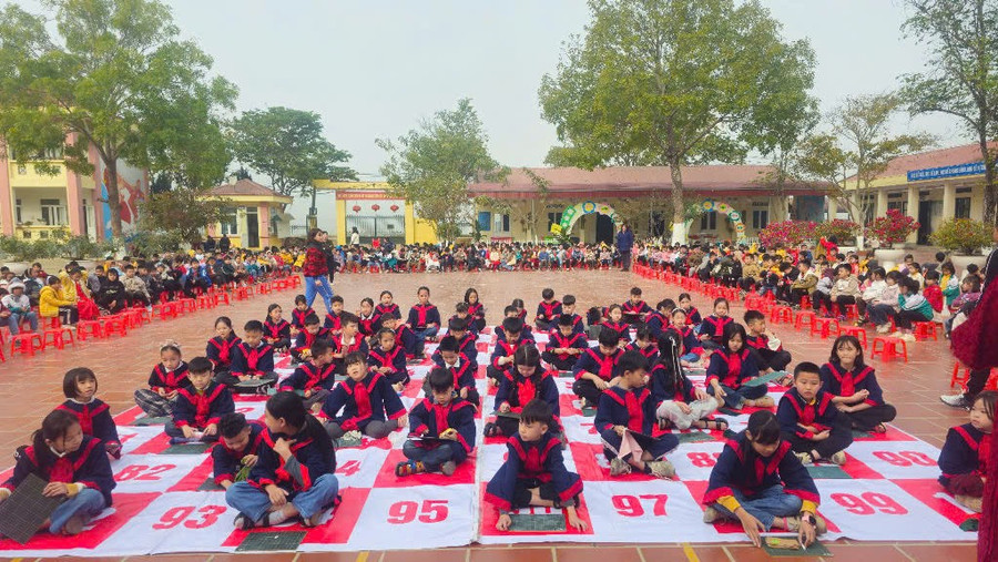 Học sinh luôn nhiệt tình, hăng hái tham gia các cuộc thi do nhà trường và ngành Giáo dục phát động. tieu-hoc-thanh-chan-1.jpg