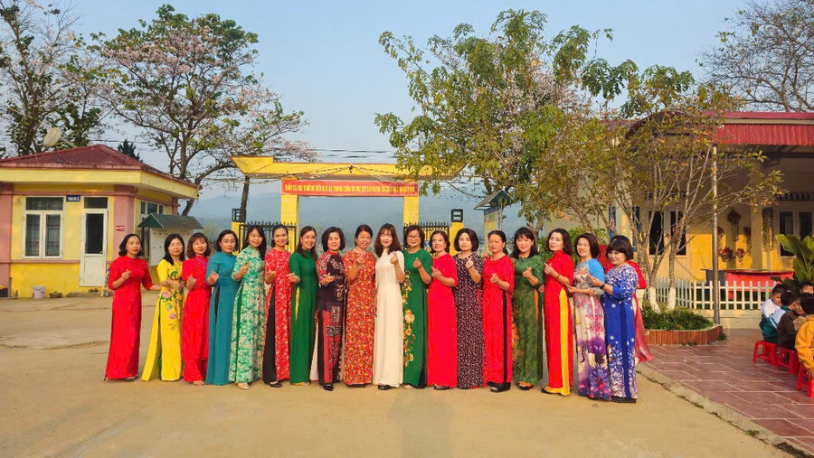 Giáo viên nhà trường hưởng ứng "Tuần lễ áo dài". tieu-hoc-thanh-chan.jpg