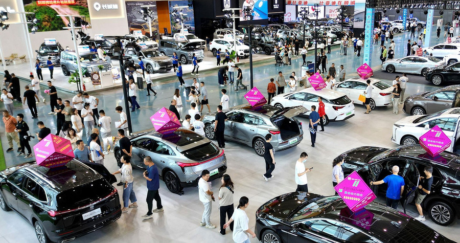 Buổi triển lãm xe hơi tại tỉnh Sơn Đông, Trung Quốc. thanh-pho-nho-anh-huong-lon-suc-mat-kinh-te-moi-cua-trung-quoc-1-8085.jpg