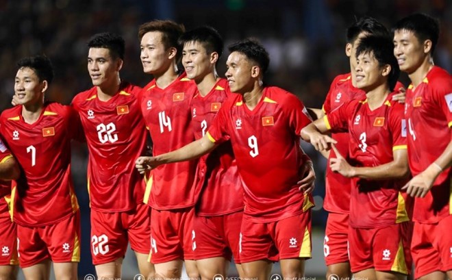 Huấn luyện viên Kim Sang-sik xoay sở với đội hình tuyển Việt Nam