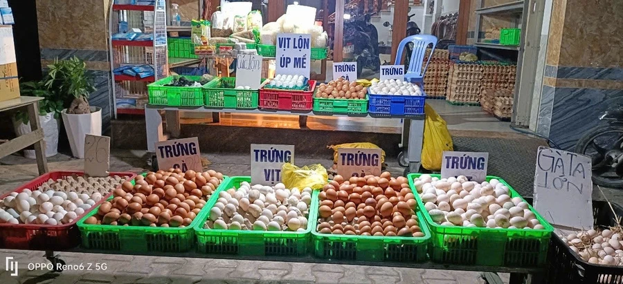 Giá trứng hồi giữa tháng 4/2025 ở nhiều chợ truyền thống còn đạt mức giá tới 2.800 - 3.000 đồng/trứng. Ảnh: Q.H