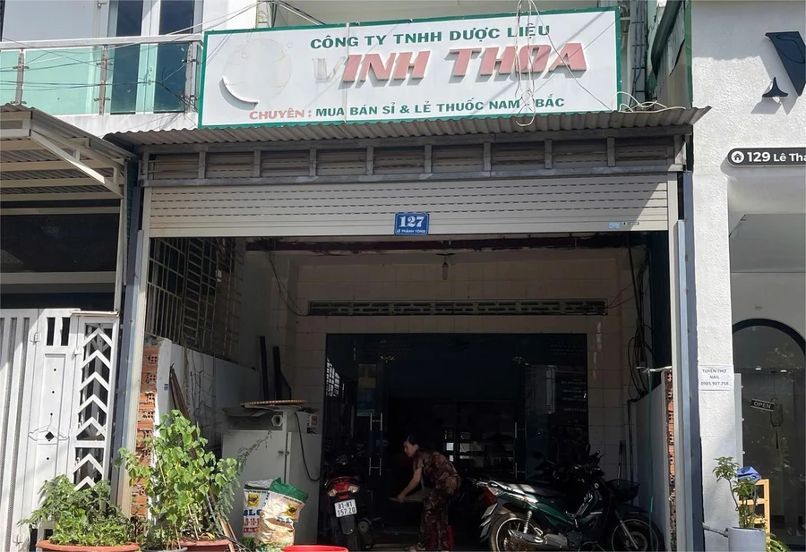 Công ty Trách nhiệm hữu hạn dược liệu Vinh Thoa kinh doanh dược liệu không rõ nguồn gốc. (Ảnh: TT)