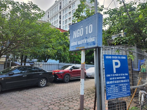 Khu đất xây dựng Dự án bãi đỗ xe tự động Nguyên Hồng. Ảnh: Minh Hạnh chụp 13h30 ngày 31.5.