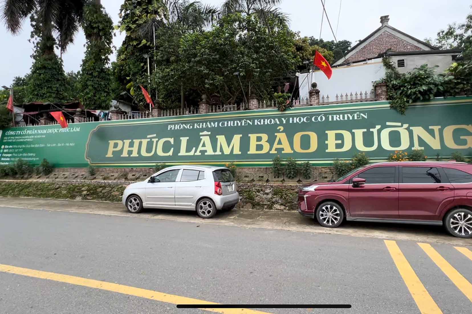 Phúc Lâm Bảo Đường nhìn từ bên ngoài đường Ao Vua. Ảnh: NHÓM PV