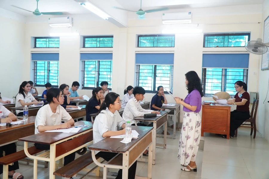 Hơn 39.000 thí sinh Nghệ An chính thức bước vào kỳ thi tuyển sinh lớp 10 THPT năm học 2025-2026. Ảnh: Hồ Lài