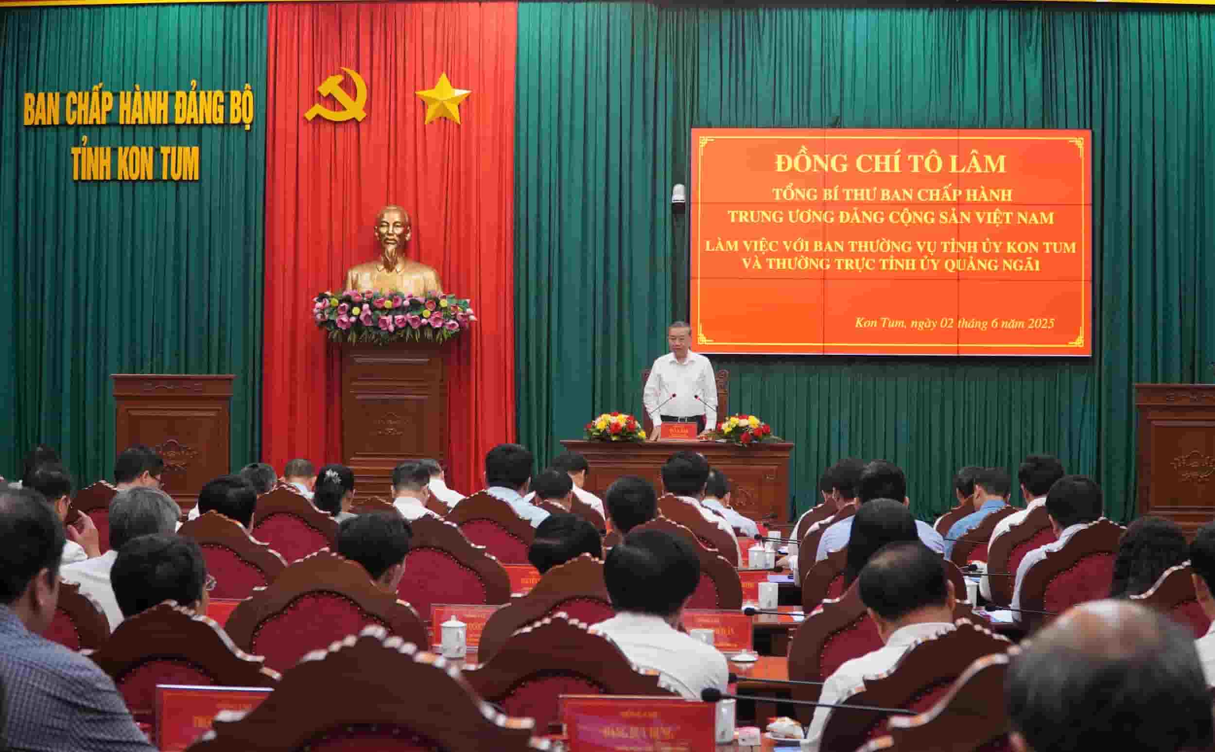 Quang cảnh buổi làm việc. Ảnh: Thanh Tuấn