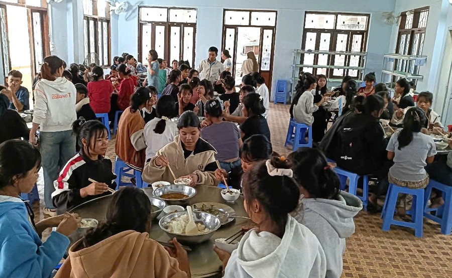 Học sinh thi vào lớp 10 được hỗ trợ bữa ăn đầy đủ dưỡng chất. z6664726053016-f333dbee6cde5c57368cd396d81b6419.jpg