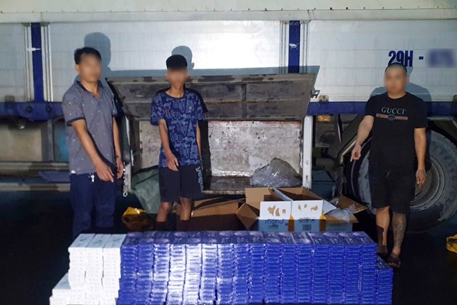 Phát hiện gần 3.000 bao thuốc lá nghi nhập lậu tại Long An