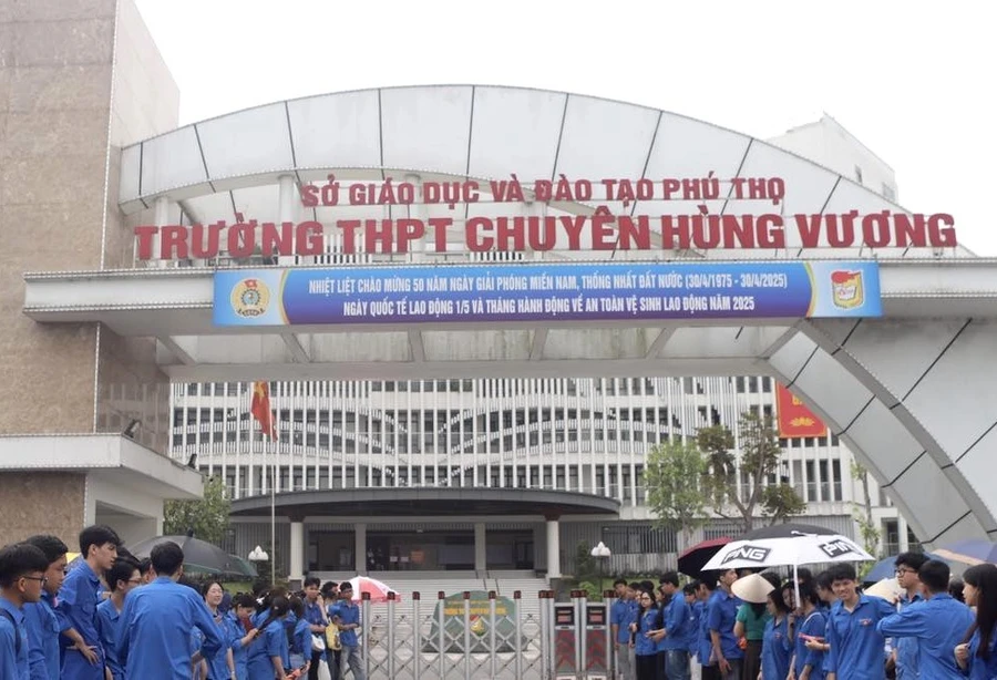 Năm học 2025 - 2026, Trường THPT Chuyên Hùng Vương được giao tuyển sinh vào 10 chuyên với 595 chỉ tiêu. Có 1.327 thí sinh đăng ký dự thi; tổng số 1.679 nguyện vọng.