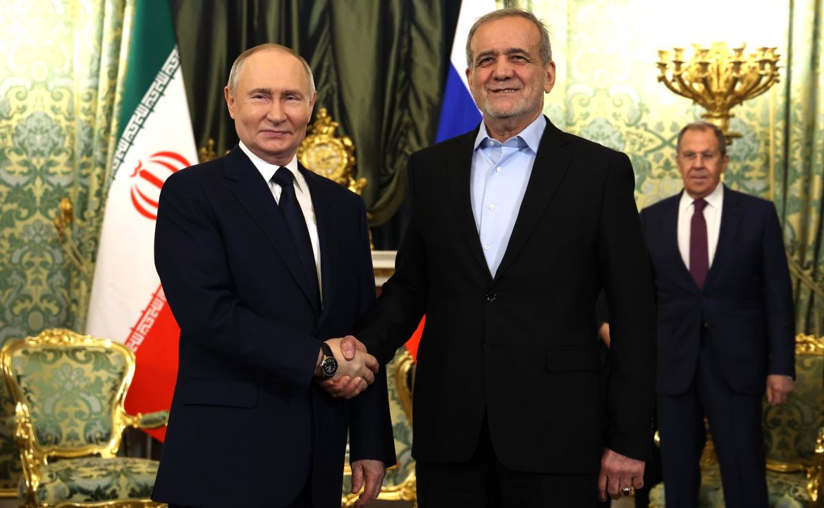 Tổng thống Nga Vladimir Putin đón Tổng thống Iran Masoud Pezeshkian thăm Nga, ngày 17.1.2025. Ảnh: Kremlin